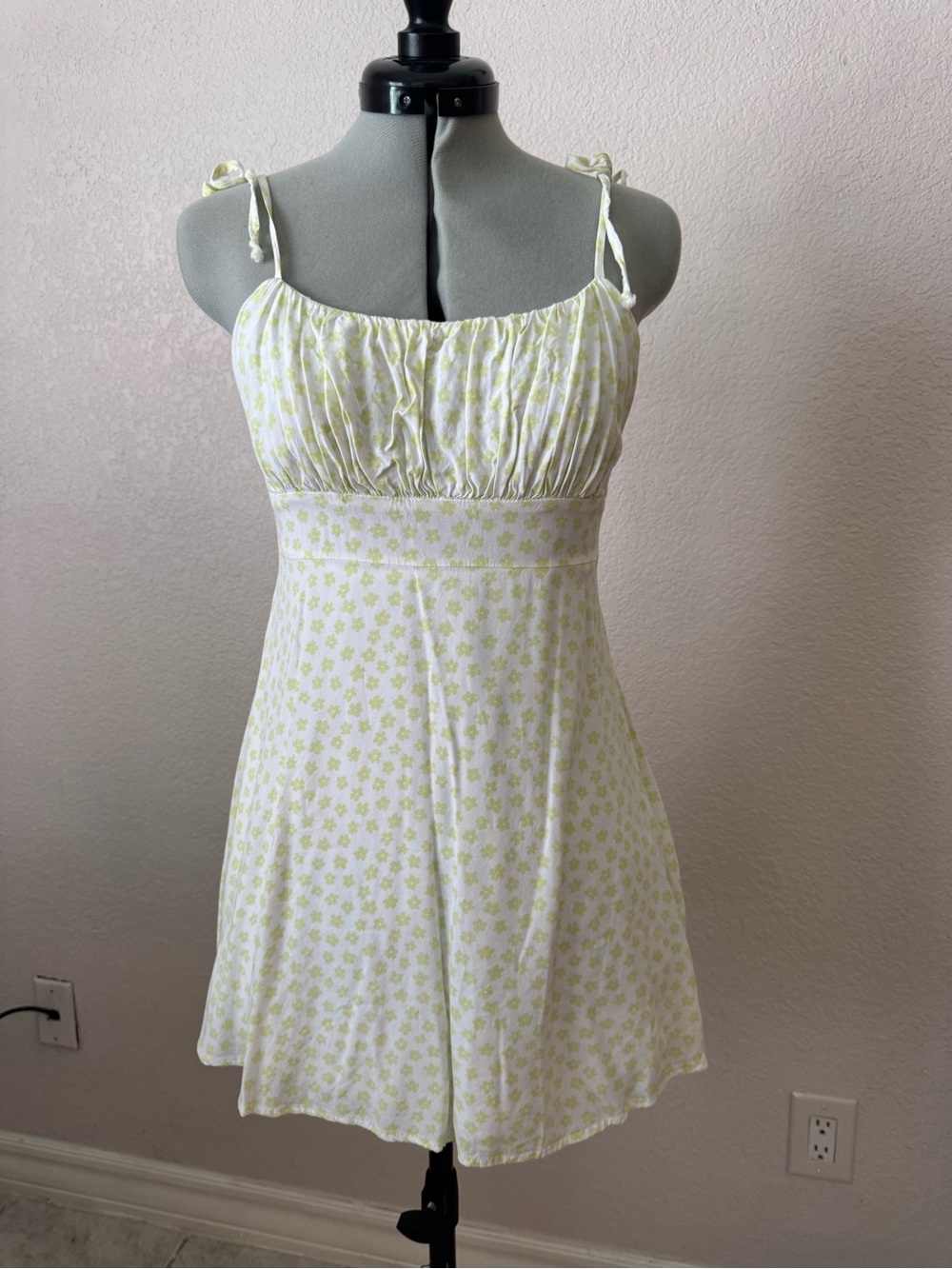 La Hearts Yellow Floral Tie-Shoulder Chemise